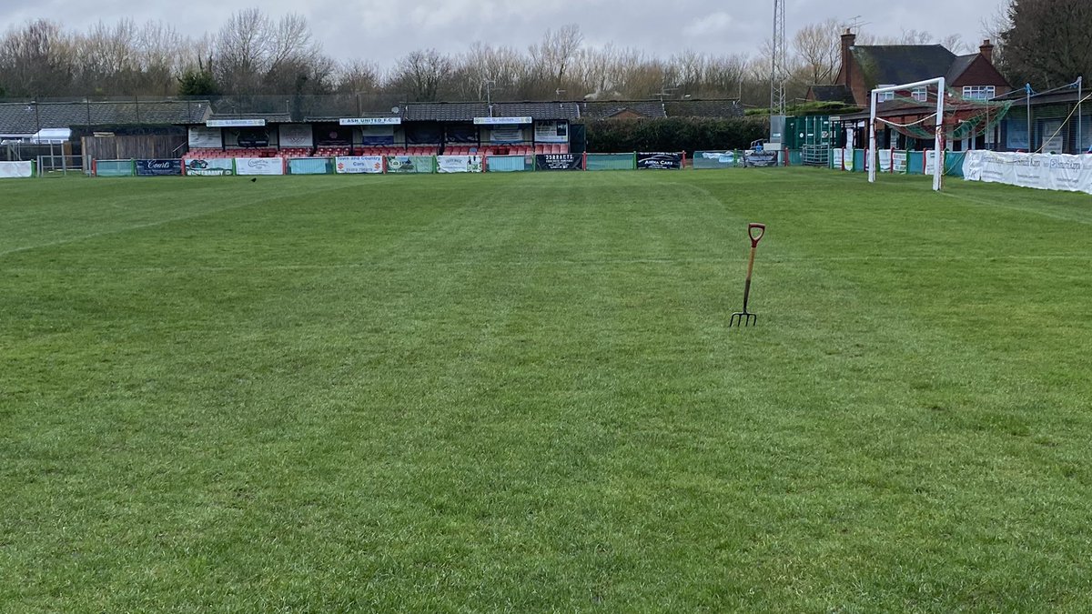 Grumpy groundsman tweet media