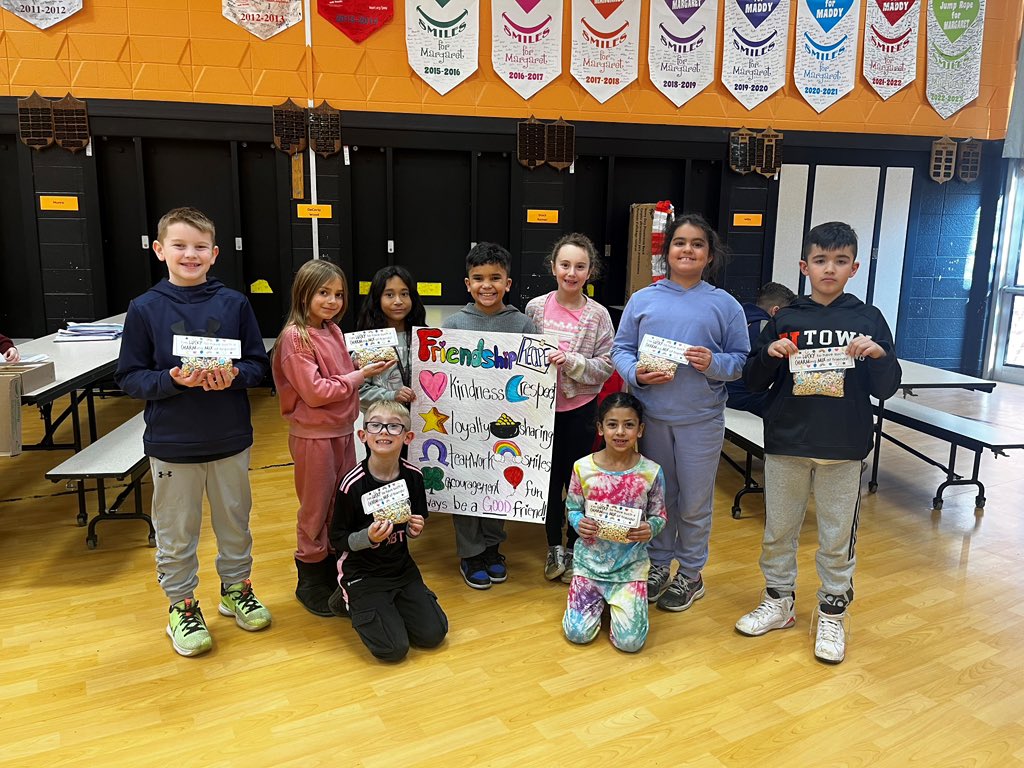 CCDOM1's tweet photo. The children at the Willow Grove after school program in Hackettstown did a friendship project activity.
This was focused around the recipe for a good friendship with the relation to Lucky Charms. ☘️🌈❤️
#ccdom #CatholicCharitiesDOM #afterschool #aftercare #Hackettstown https://t.co/NgOjQaGVOo