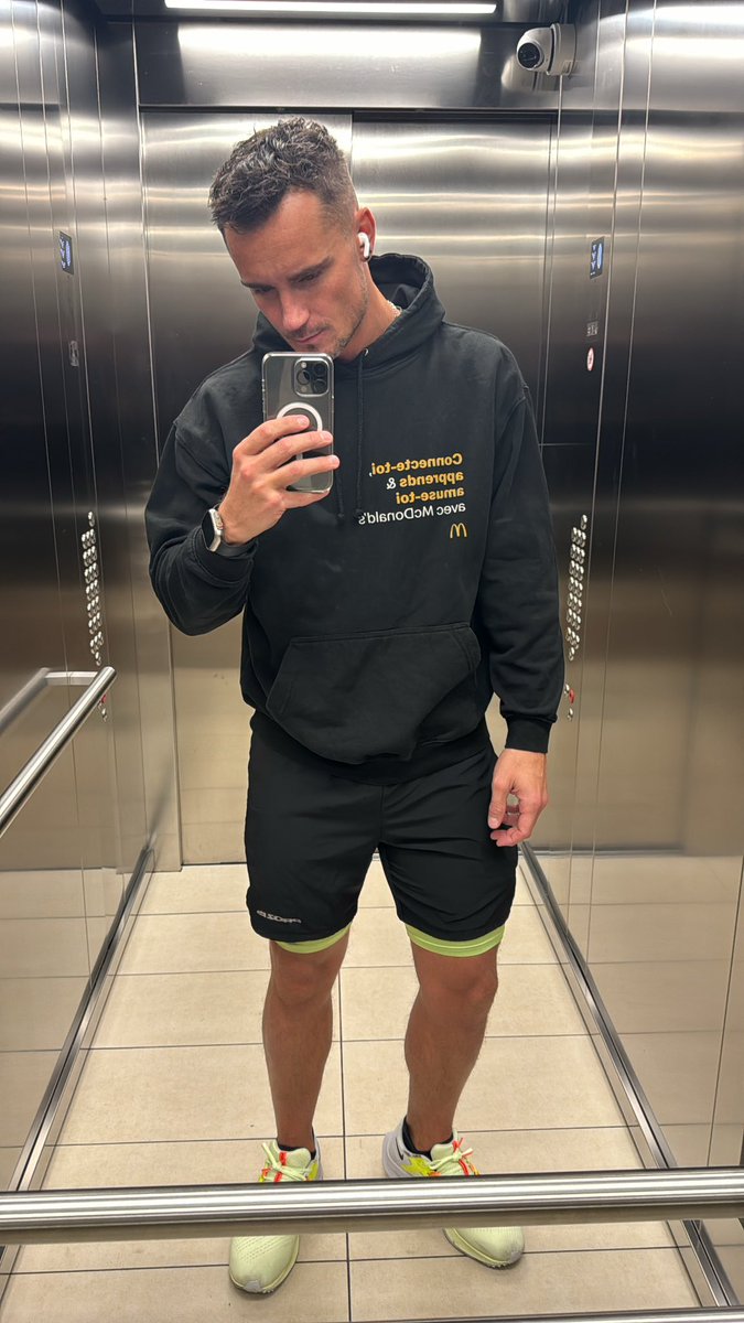 matthieu714's tweet image. En retard sur le run cette année, j’ai un peu de mal à démarrer 😅🏃‍♂️
#runningman #run