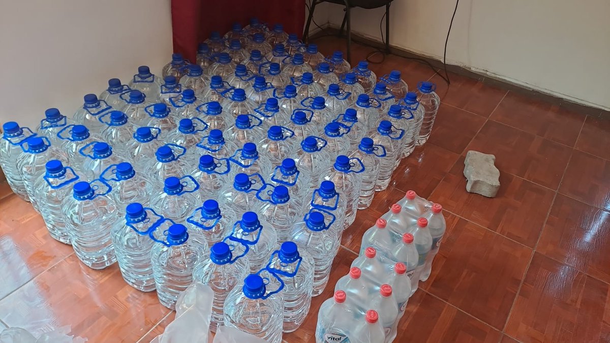 Como Colegio de Profesoras y profesores de Colina agradecemos a todos quienes nos apoyaron en esta campaña.
Aguas Estrella por su aporte con más de 80 bidones de agua. Al Sindicato Amesti por su cooperación en mercadería y a las profesoras y profesores de la comuna que aportaron.