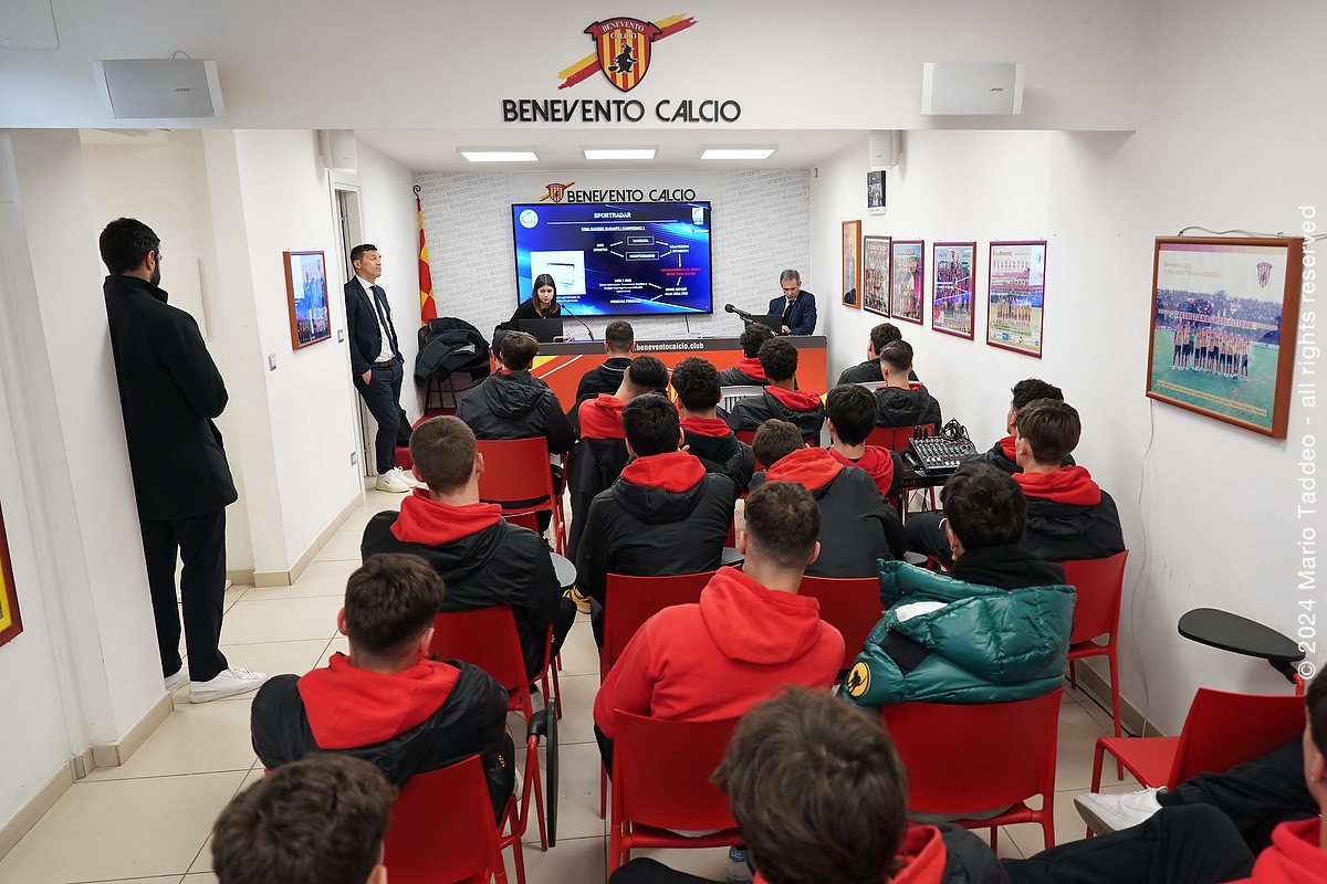 seriecofficial's tweet image. 🛣️ 4° appuntamento #IntegrityTour a #Benevento

➡️ Il progetto di Lega Pro e @Sportradar, in collaborazione con @assocalciatori, mira a combattere le pratiche di #matchfixing ed ogni tipo di frode sportiva

🔗 lega-pro.com/lega-pro-e-spo…

#SerieCNOW