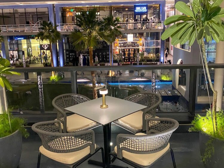 view_riyadh's tweet photo. @resort_alnarjis #مجمع ريفر ووك✨ 
تصميم معماري جميل بمسطحات خضراء
وممرات مائية 👌🏻

الموقع📍
https://t.co/J1QEHggRaM https://t.co/kAJ1eOwASx