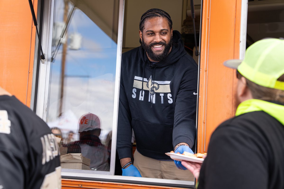 Giving back feels even better during Super Bowl LVIII week! Special thanks to our partner @camjordan94 for serving up some food, family, and football to military families during our Love Kitchen event!