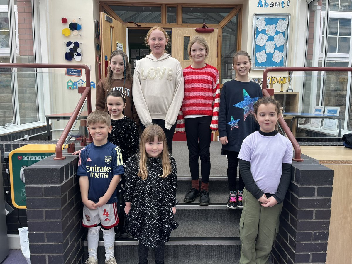 Pencae2's tweet photo. Llongyfarchiadau i’r plant yma am ennill cystadleuaeth dylunio poster ar gyfer Dydd Miwsig Cymru. / Congratulations to these pupils who won the Dydd Miwisg Cymru poster competition! 🎧 🎵 🎶 #DyddMiwsigCymru2024 @CSCSiarterIaith https://t.co/qVdlvWtyaf