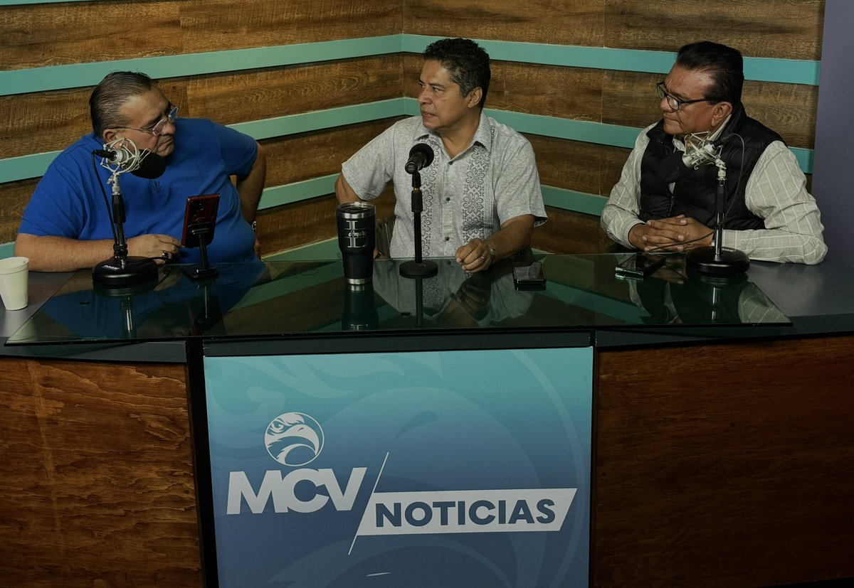 leninamaro's tweet photo. Agradezco sinceramente a mis amigos Efraín Sánchez y Alfonso Rosado de MCV Noticias, por la grata invitación a una entrevista tan amena. Les extiendo la cordial invitación a no perderse esta conversación a partir del #minuto19. 
¡Gracias por su sintonía y apoyo constante! 🎙️🎉

Pueden encontrar el enlace a continuación. 
👇🏻👇🏻👇🏻👇🏻👇🏻

https://t.co/LayqdECaYF

#SeCuidaLoQueSeAma 

@MaraLezama 
@CitlaHM 
@mario_delgado