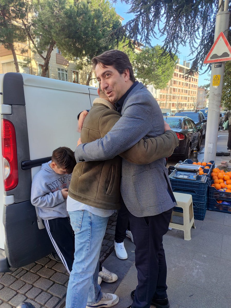📍 ÜMRANİYE İlçe Başkanlığımız ile birlikte Şehzade Caddesi Esnafımızı ziyarette bulunduk. 
Genel Başkanımız Sayın Devlet Bahçeli Beyefendinin selamlarını ve kucak dolusu muhabbetlerini ilettik.

Ayırmadan, Ayrışmadan... 
İstanbul için Canla başla...

<a href="/sertel_selim/">Sertel Selim</a> 
<a href="/YasarKaba17/">Yasar Kaba</a>