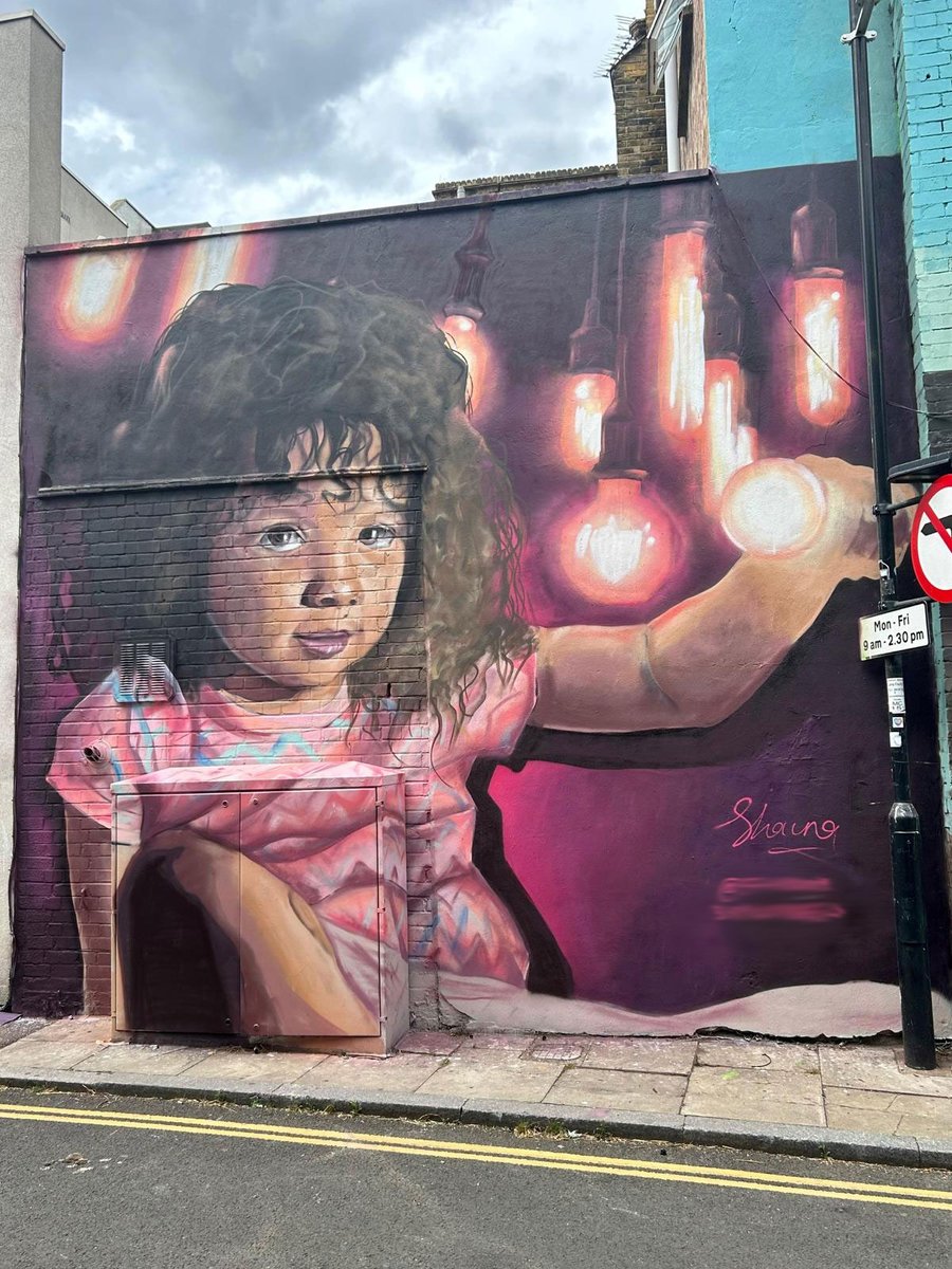 Hiya, I’m Shauna, an Irish mural artist based in London. I hand-paint bespoke murals across the UK and Ireland.

#muralcommission #muralcommissions #muralarts #muralartists #muralopen #muralartistlondon
commissionit.co.uk/product/bespok…