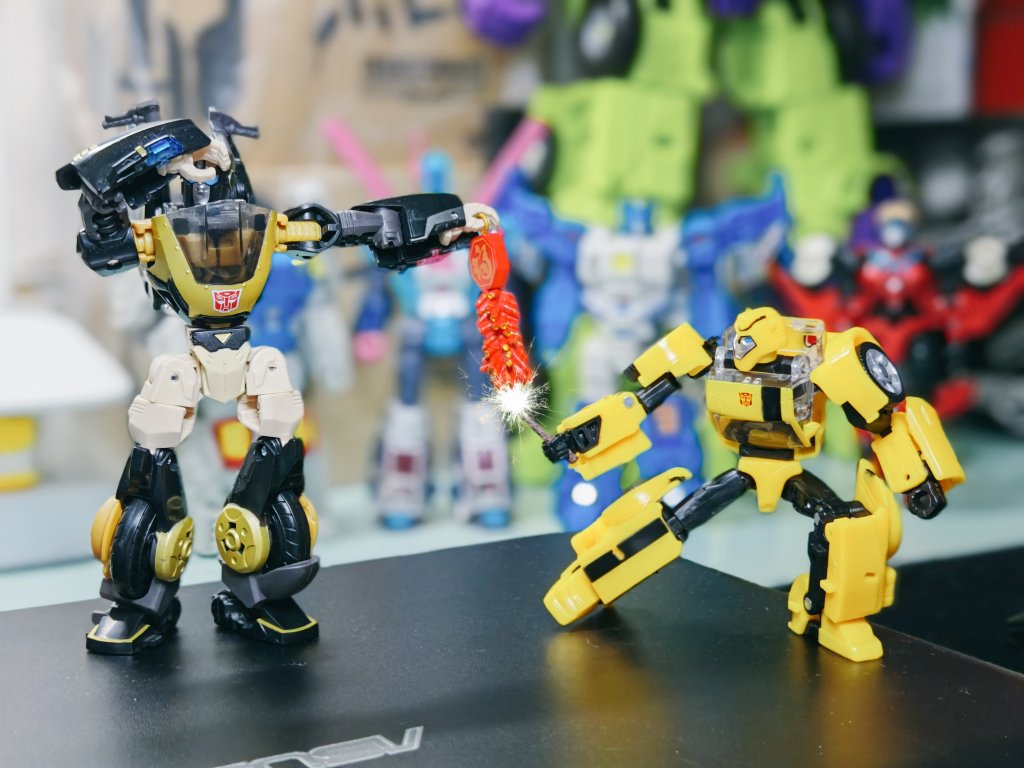 Freccia_Swipe's tweet photo. Set off firecrackers to welcome new year. #HappyChineseNewYear #HappySpringFestival #YearOfTheLoong #Transformers #TransformersAnimated  #Bumblebee #Prowl https://t.co/EIVaqVLOdZ
