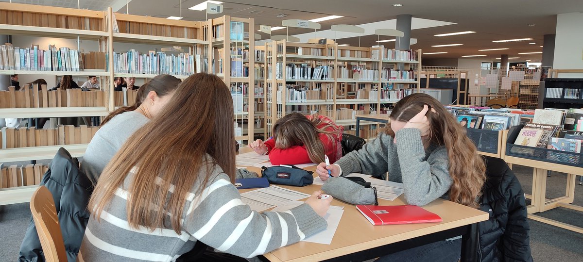 Nos dix classes de 2ndes ont participé à des ateliers #écriture ✍️ avec l'autrice Rachel Corenblit, précédés d'un temps d'échanges sur les livres étudiés 📚, les processus d'écriture et, plus largement de création artistique🎭🎶👯‍♂️. Des rencontres riches pour nos lycéens 😁