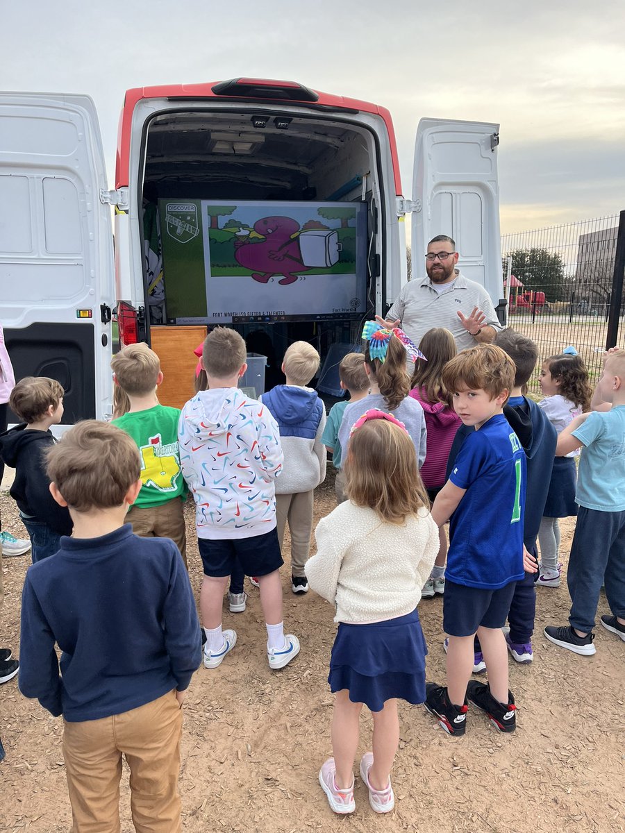 Love seeing our Mobile Thinking Lab team in action. Today, we visit the amazing students at Overton Park ES. We had some awesome inventions that I saw! Thankful for the collaboration! What would you invent, if you could, to solve a meaningful problem for you? ⚡️ 🧠 💭 💡 ⚡️