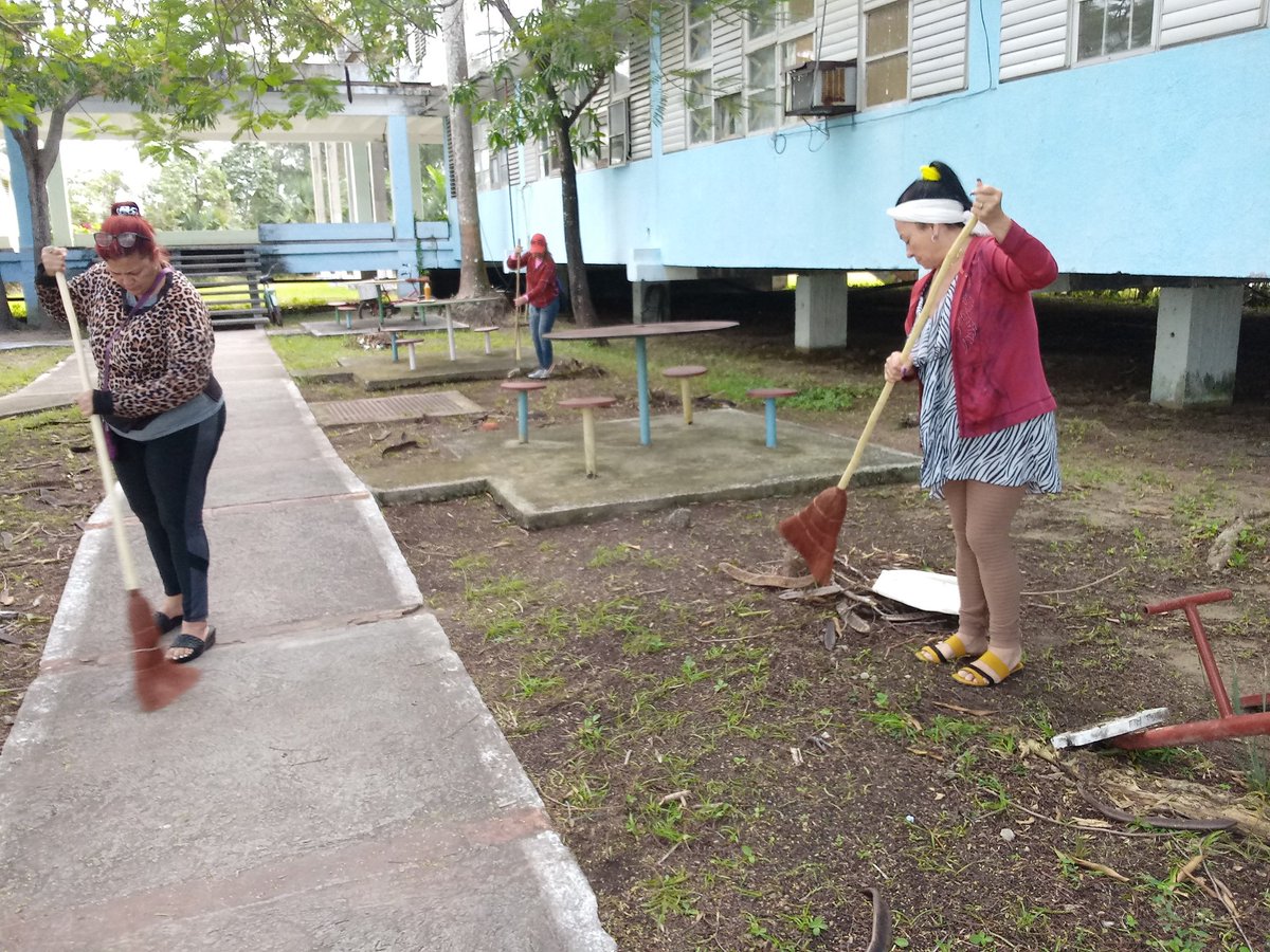 #MayoristaIsla se desarrolla en horas de la mañana limpieza y embellecimiento en los alrededores de la empresa, dando cumplimiento a unas de las acciones propuestas para este 2024. #SomosMincin #rendiciondecuentaenlaanpp #Sumandomás