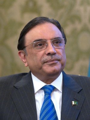 Snared_medico's tweet photo. If you want to predict what will be the future of Pakistan, watch moves of this man, simple...
You may disagree but he is the steerer of the ship.
#PakistanElections2024 https://t.co/tGawJ0vlIG