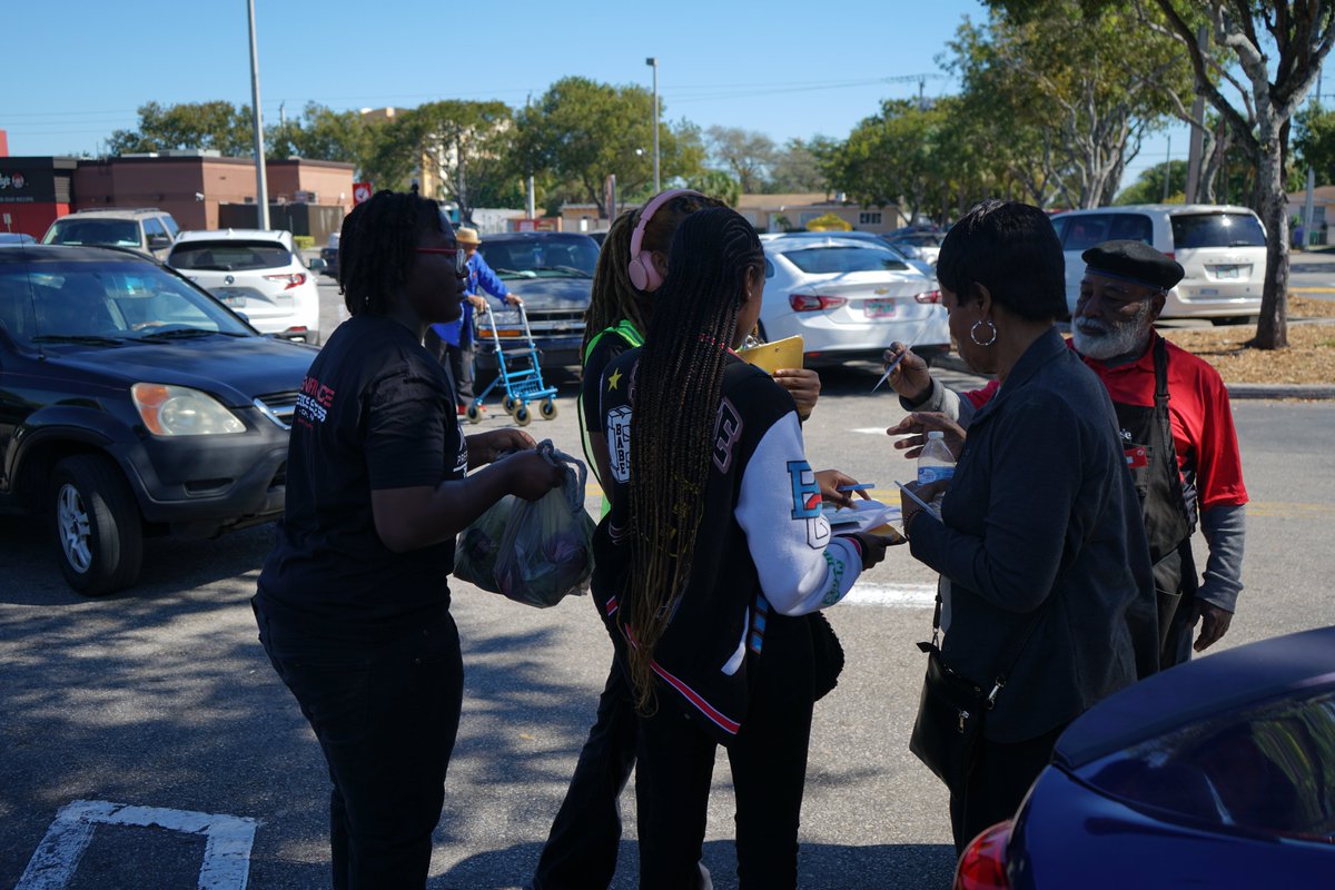 We are thankful for our partners who supplied us with fresh produce to distribute to over 100 families  🌱❤️ 

📍Liberty City Campus

#mlmpipa #tta #educationmatters #communityconnection  #changinglives  #futureleaders #studentsuccess #danielpuder #significancebreedssuccess