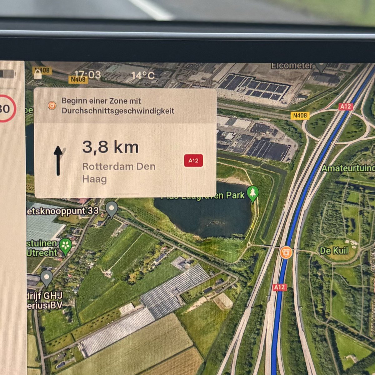 Tesla Radarkontrolle Warnung in 🇳🇱 Cool, das ist ja lustig, im Inland verboten & ausgeblendet. Das Feature kam mit einem der letzten Tesla Updates