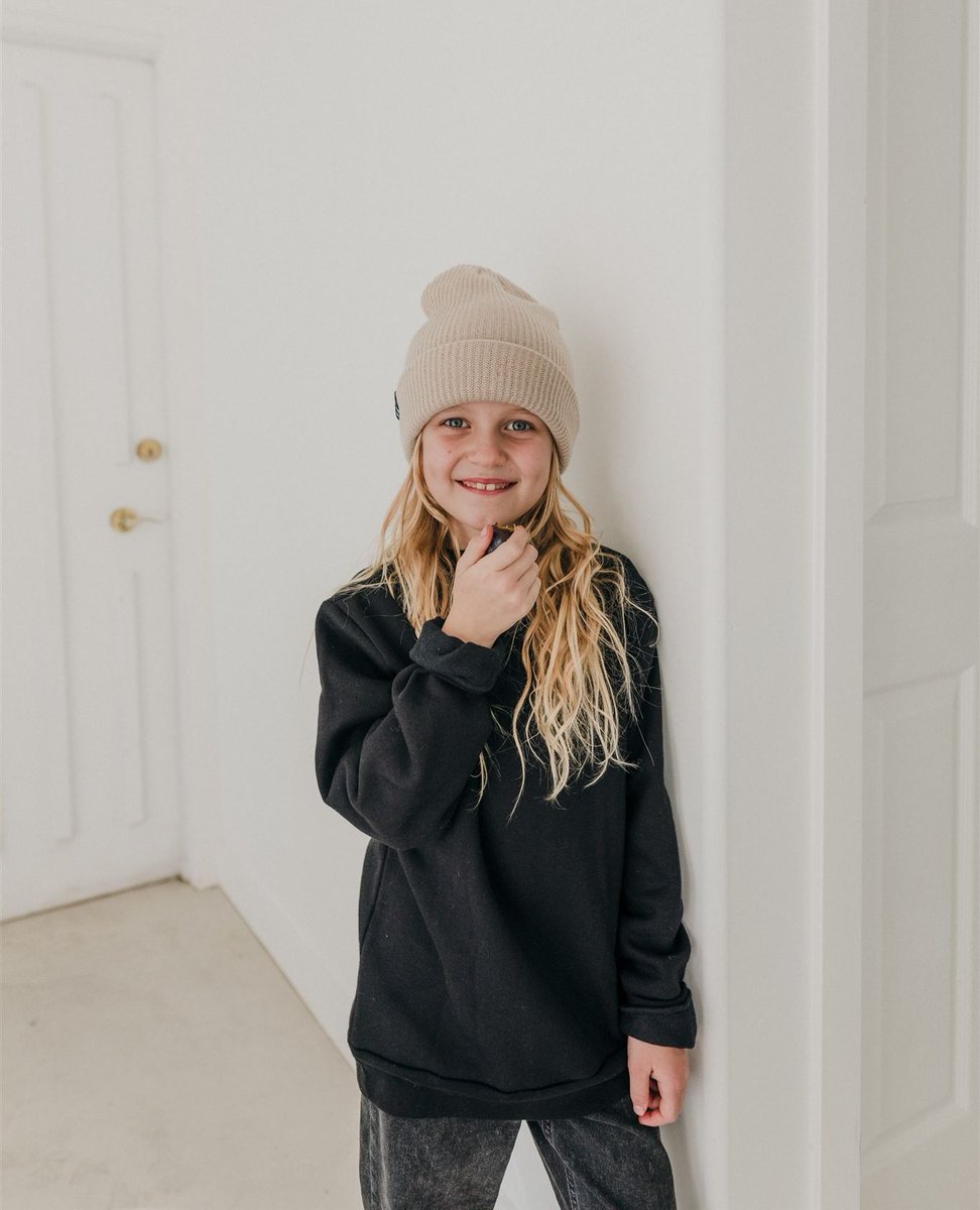 Live deeply in our goods. Explore well in our goods. + nourish that beautiful soul with some local <a href="/karatchocolate/">karat chocolate</a> snacks in our goods🫶🏾⁠
⁠
PS: sometimes we rock our classic crew backwards 

okanaganlifestyle.ca/collections/yo…