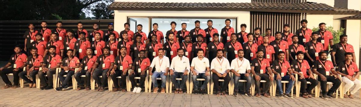prabin_dmk's tweet photo. "#DMKRiders -ன் மாபெரும் இருசக்கர வாகனப் பேரணியை குமரியில் உள்ள வள்ளுவர் சிலை அருகே நவம்பர் மாதம் தொடங்கி வள்ளுவர் - பெரியார் - அண்ணா - கலைஞர் மண்டலங்கள் என தமிழ்நாடெங்கும் பயணித்து இளைஞரணி மாநாடு குறித்த விழிப்புணர்வை #DMKRiders பட்டி தொட்டியெங்கும் கொண்டு சேர்தோம்.குறிப்பாக, மாநாட்டுத் திடலில் நமது கழகத் தலைவர்  - மாண்புமிகு முதலமைச்சர் அவர்களின் முன்பாக அணிவகுப்பு செய்து இரு சக்கர வாகனப் பேரணியை நிறைவு செய்தோம். 
கழக இளைஞரணி மாநாட்டின் வெற்றிக்கு முக்கிய பங்காற்றிய #DMKRiders மற்றும் இப்பேரணியின் ஒருங்கிணைப்பாளர்களை இன்று குறுஞ்சி இல்லத்தில் நேரில் வாழ்த்தி குழுப்புகைப்படங்கள் எடுத்துக்கொண்ட கழக இளைஞரணி செயலாளரும் மாண்புமிகு அமைச்சர் இளந்தலைவர் என் ஆருயிர் தலைவர் @Udhaystalin  அவர்களுக்கு இதயம் நிறைந்த நன்றிகள் மேலும் எங்கள் ஆசிரியர் என் மன்னவர் மாண்புமிகு அமைச்சர் @Anbil_Mahesh இந்நாள் வரை எங்களை ஒருகிணைத்த DMK Riders மாநில ஒருகிணைப்பாளர் ஆருயிர் அண்ணன் @anbilRaja அவர்களுக்கு என் நெஞ்சார்ந்த நன்றிகள்💐❤️🙏” #Udhay4Youth #dmkyouthwing #DMKRiders