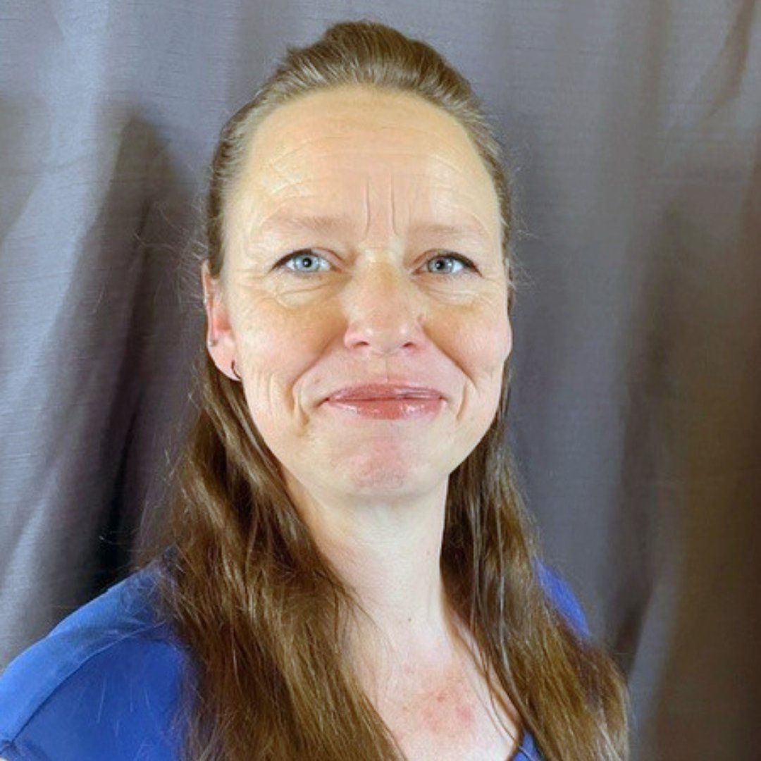 🥁 *Drumroll please* 🥁 Let’s give a big round of applause 👏 for our 2023 National Volunteer Leader of the Year, Erin Rossmann of Quesnel, BC. 🏆✨

Erin has been a staple within Quesnel &amp; District 4-H for over 10 years. As the leader of the Kersley 4-H Club, she is admired for