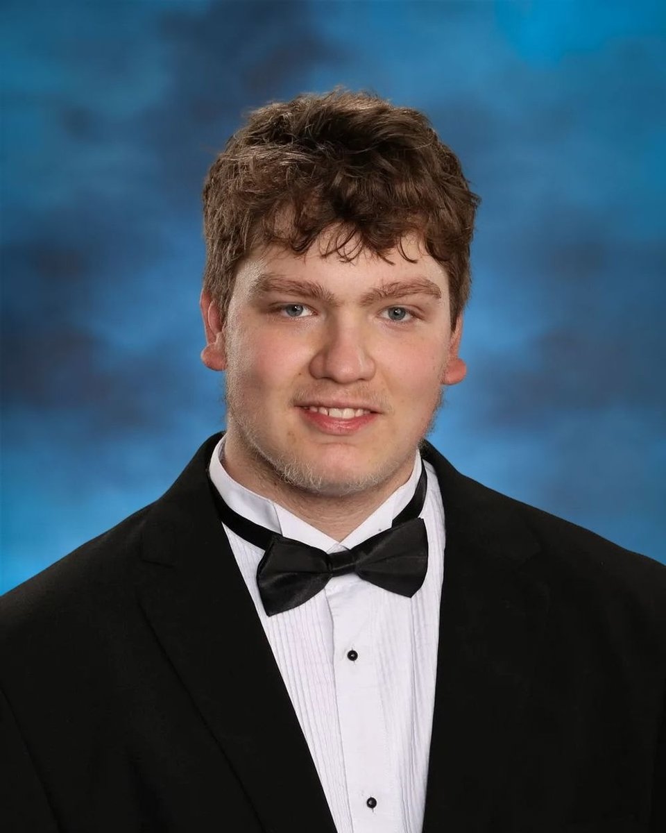 HhdsSchools's tweet photo. Senior Shoutouts: Laura Wintermute, Joseph Born, Matthew Skroskznik, Ava Fairbrother. #raiderseniors #classof2024 #raiderpride https://t.co/w4fHFwpXho