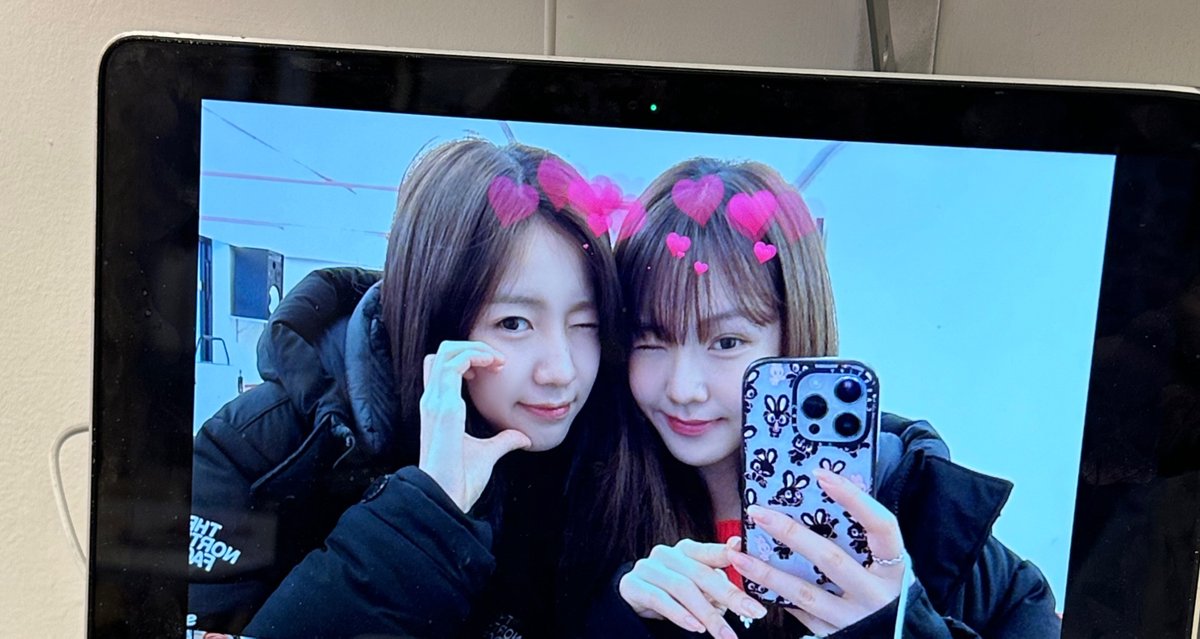 WOOAH_HM's tweet photo. [#나나]
내 단짝 박우연 생일 축하해🤍
올해는 우리 더 많이 웃고 의지하고 맛있는 거 먹으러 다니자😝

#wooah #우아 #NANA
#HAPPY_WOOYEON_DAY
#우연처럼_찾아온_봄 https://t.co/tK5han0EIc