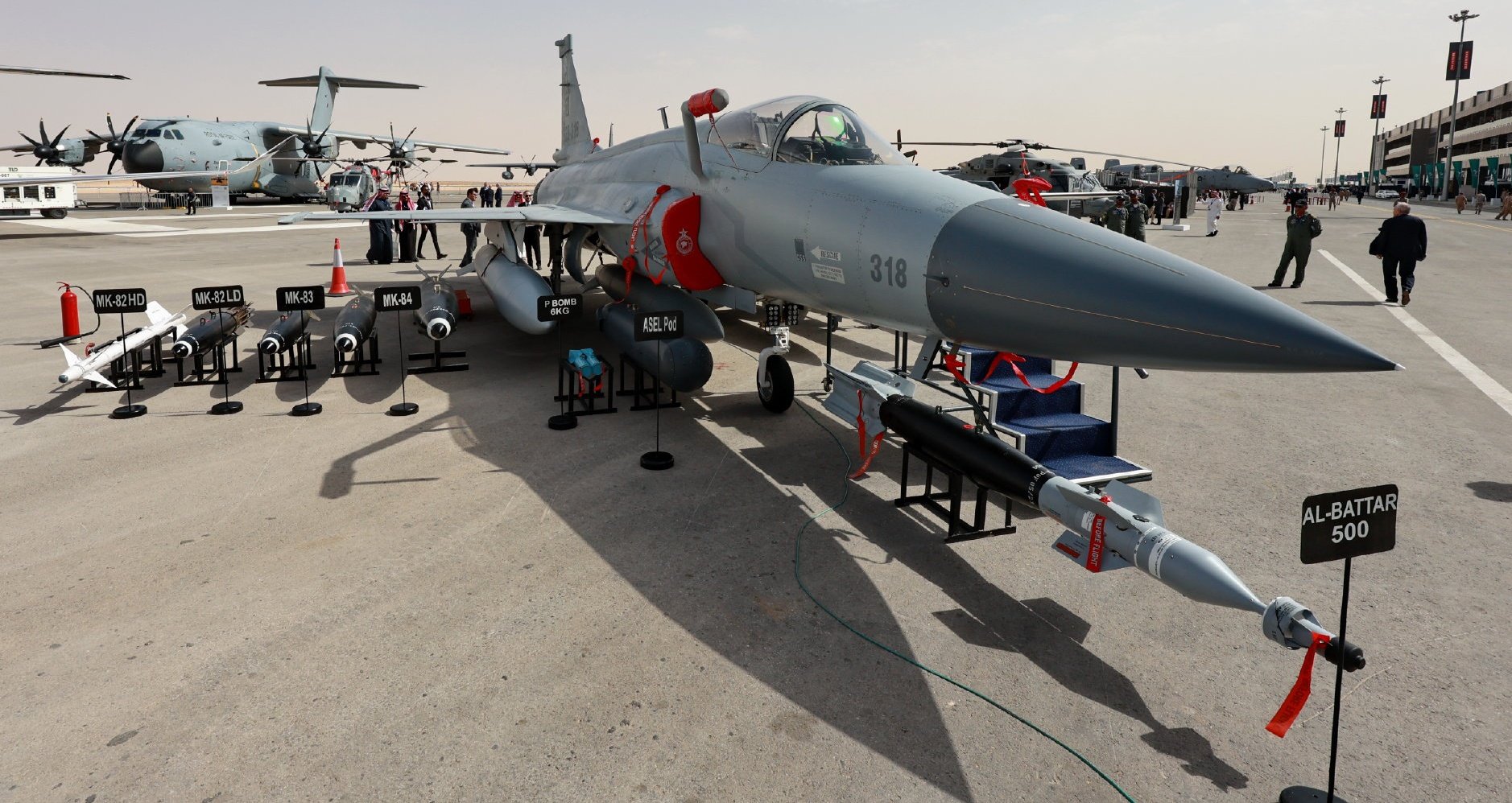 GF6Qs9ZXAAAyc7A.jpg:large