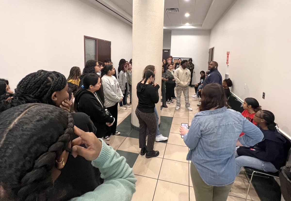 We had the pleasure of providing a tour of the George E. Edgecomb Courthouse, to students from the @FutureCareerAc of @Armwood_HS. Feeding the minds of our future leaders!

#HillsClerk @13thCourtFL
