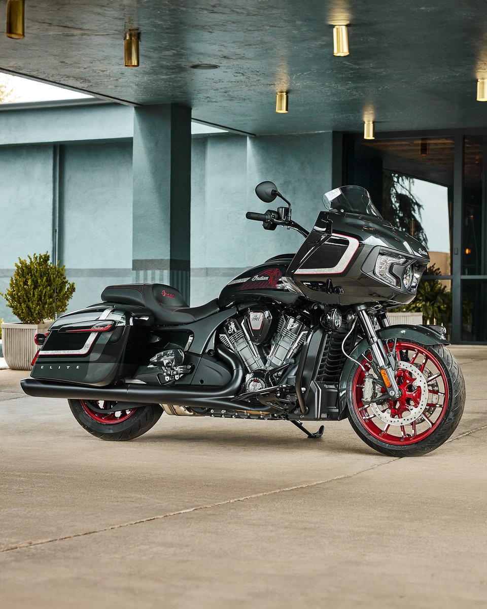 indianmotocycle's tweet photo. Take your pick. 

#RoadmasterElite or #ChallengerElite?

#indianmotorcycle https://t.co/WU8Wo5BVmn