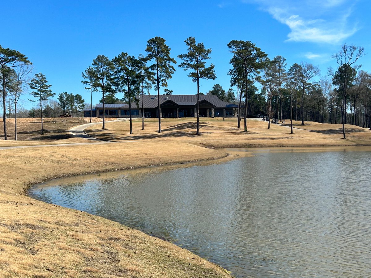 highlandpinesgc's tweet photo. Beams are up... working on the bar... see you soon for happy hour! 😎

#highlandslife #highlandpines #golf #golftexas #golflife #golfcourse #houstongolf #golfing #golfstagram #golfday #golfislife #highlandpinesgolfclub #thehighlands #portertx #golfaddict #thingstodoinhouston https://t.co/bSfvLrMRav
