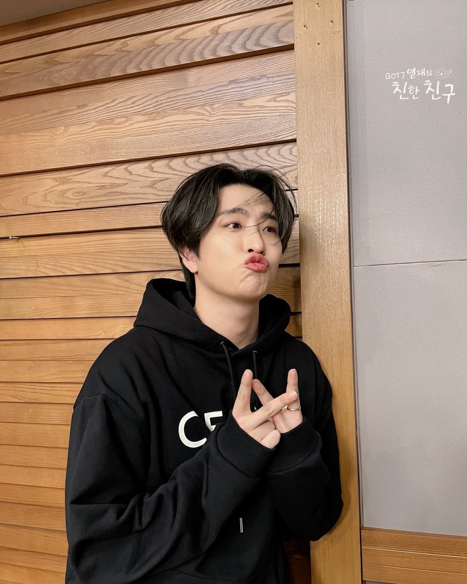 mbcbf_ever's tweet photo. 🦦친친🦦

달디의 시야를 방해한 앞머리야 칭찬해
덕분에 귀여운 표정을 Get 했으니까요 😉💚
이상, 달디의 긴머리를 응원하며...

#MBC #RADIO #GOT7영재의친한친구 #친한친구 #친친 #달친친 #달디 #GOT7 #갓세븐 #영재 #YOUNGJAE https://t.co/J7lZf0RN8d