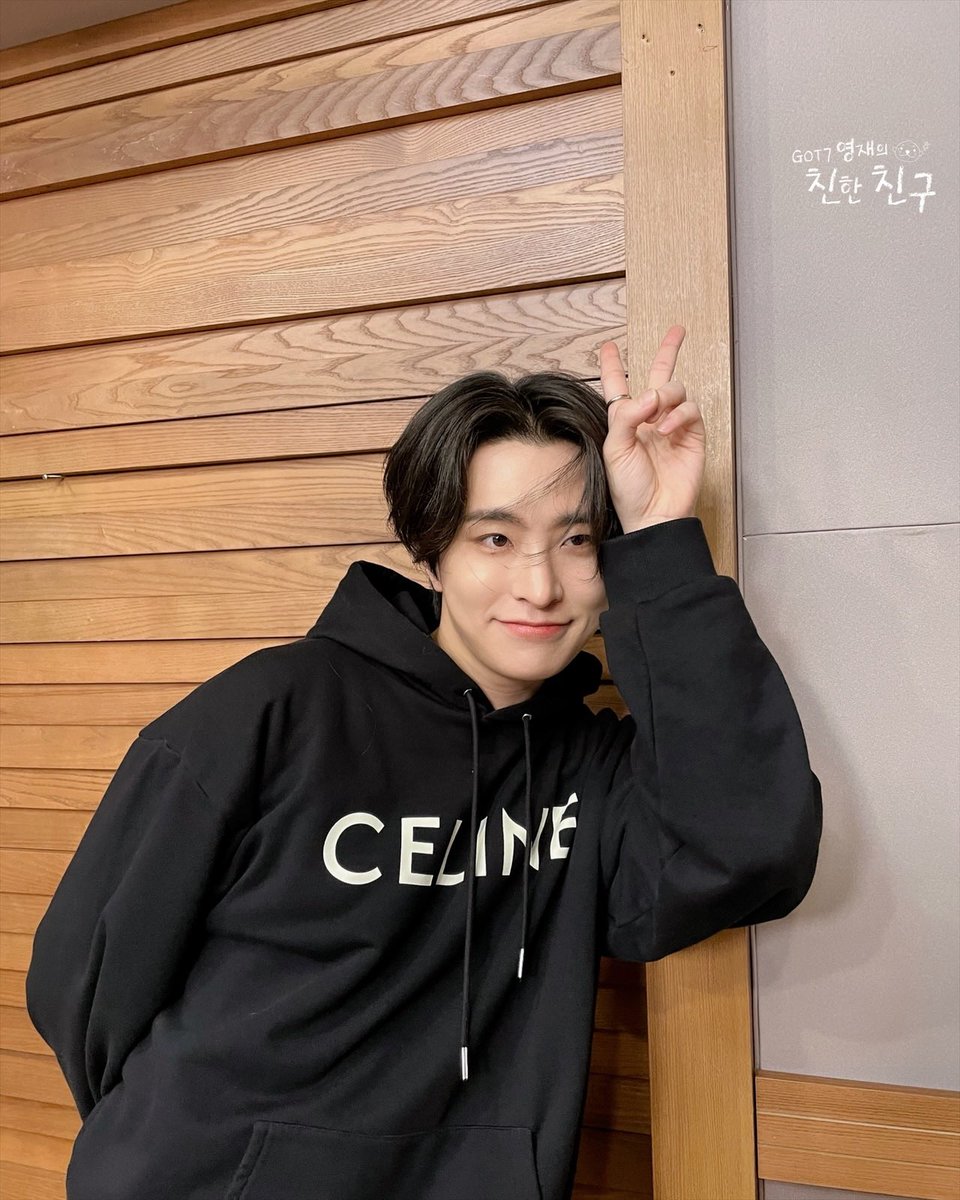🦦친친🦦

달디의 시야를 방해한 앞머리야 칭찬해
덕분에 귀여운 표정을 Get 했으니까요 😉💚
이상, 달디의 긴머리를 응원하며...

#MBC #RADIO #GOT7영재의친한친구 #친한친구 #친친 #달친친 #달디 #GOT7 #갓세븐 #영재 #YOUNGJAE