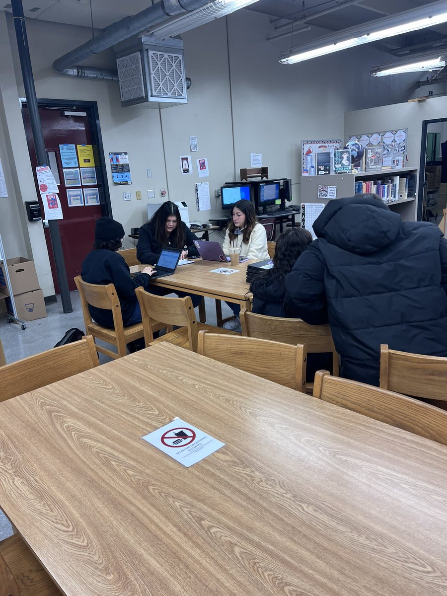 Busy day yesterday for our guidance team. Counselors started the 24-25 school year registration process with Juniors while our success coaches were working with Seniors on the revamped Fafsa in the library