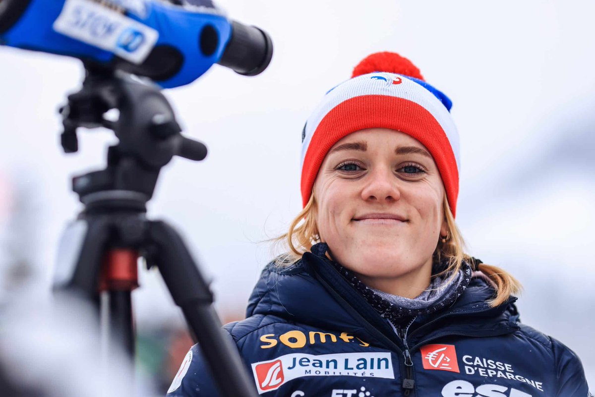 On assiste à quelque chose de totalement historique dans l'histoire du biathlon français !

Un quadruplé sur le sprint féminin, un premier titre depuis 9 ans sur le sprint féminin

En deux courses, on n'a qu'une médaille de moins que l'an passé

HALLUCINANT !

#lequipeBIATHLON