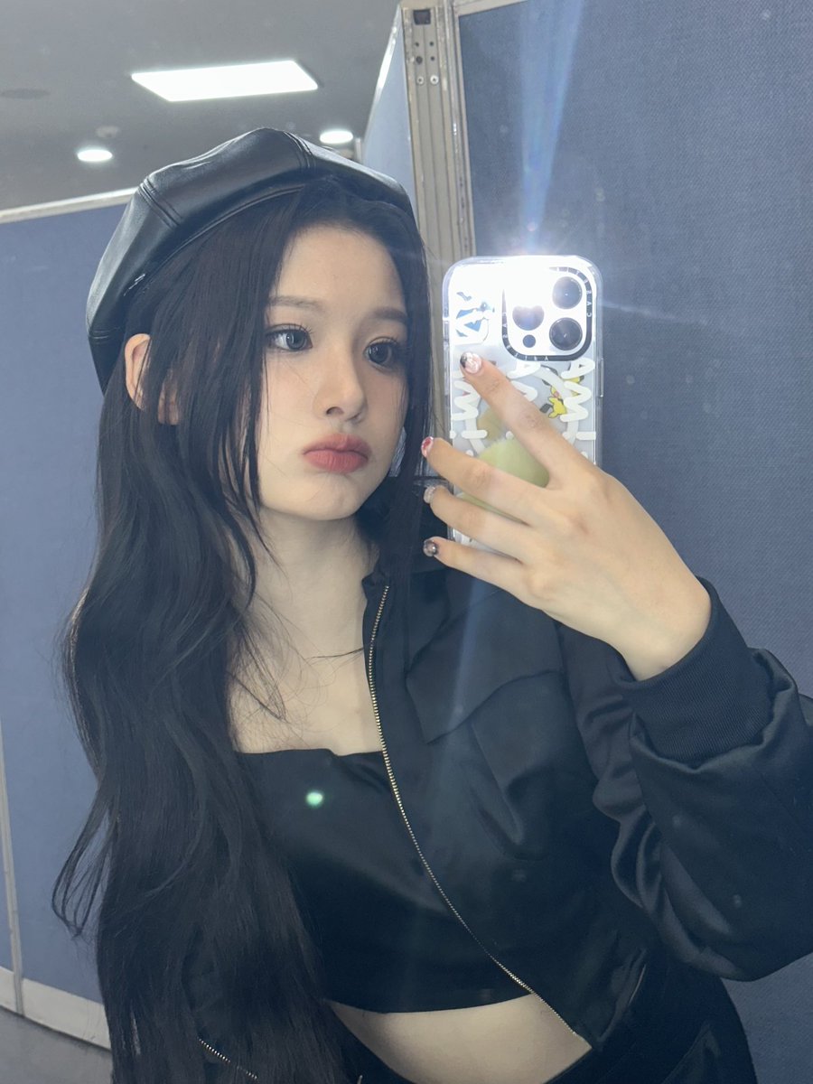 trasherboyz's tweet photo. y mi novia sullyoon, se ve tan linda de sullyoon pero ya les dije que mi novia sullyoon? https://t.co/lEg71L3Ukf