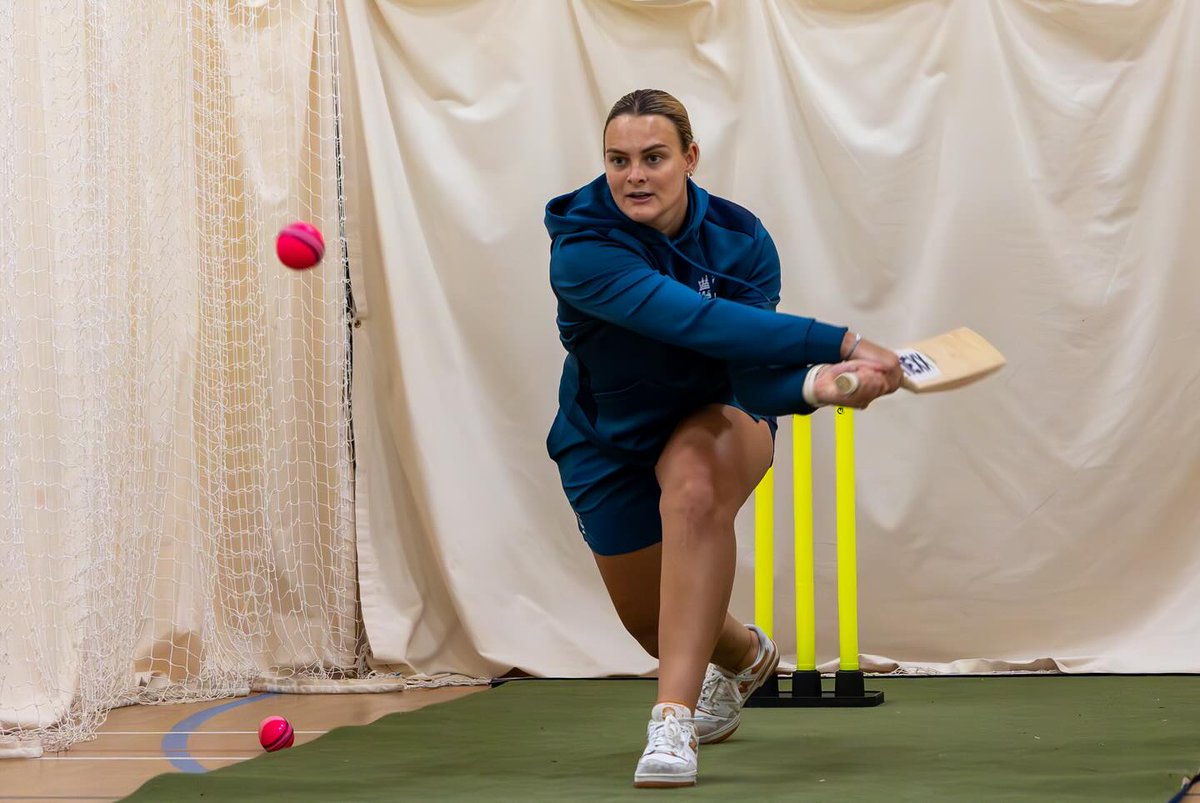 SHSKSchool's tweet photo. It was a pleasure to welcome @_WesternStorm cricketer and @lwtlsports ambassador, @Dani_Gibson01 for a special #cricket coaching workshop and Q&amp;A session with our HelKats ahead of their Sri Lanka tour later this year 🏏

Thanks to @SHSKPA for our outstanding indoor cricket nets! https://t.co/OnEbc850Qo