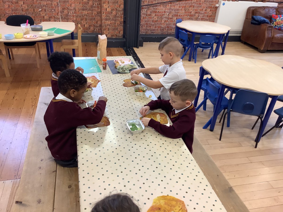 Yellow Subs had a gorgeous afternoon making the most delicious looking veggie wraps. @SIL_schoolfood what a rainbow of veggies to choose from. 💛⭐️