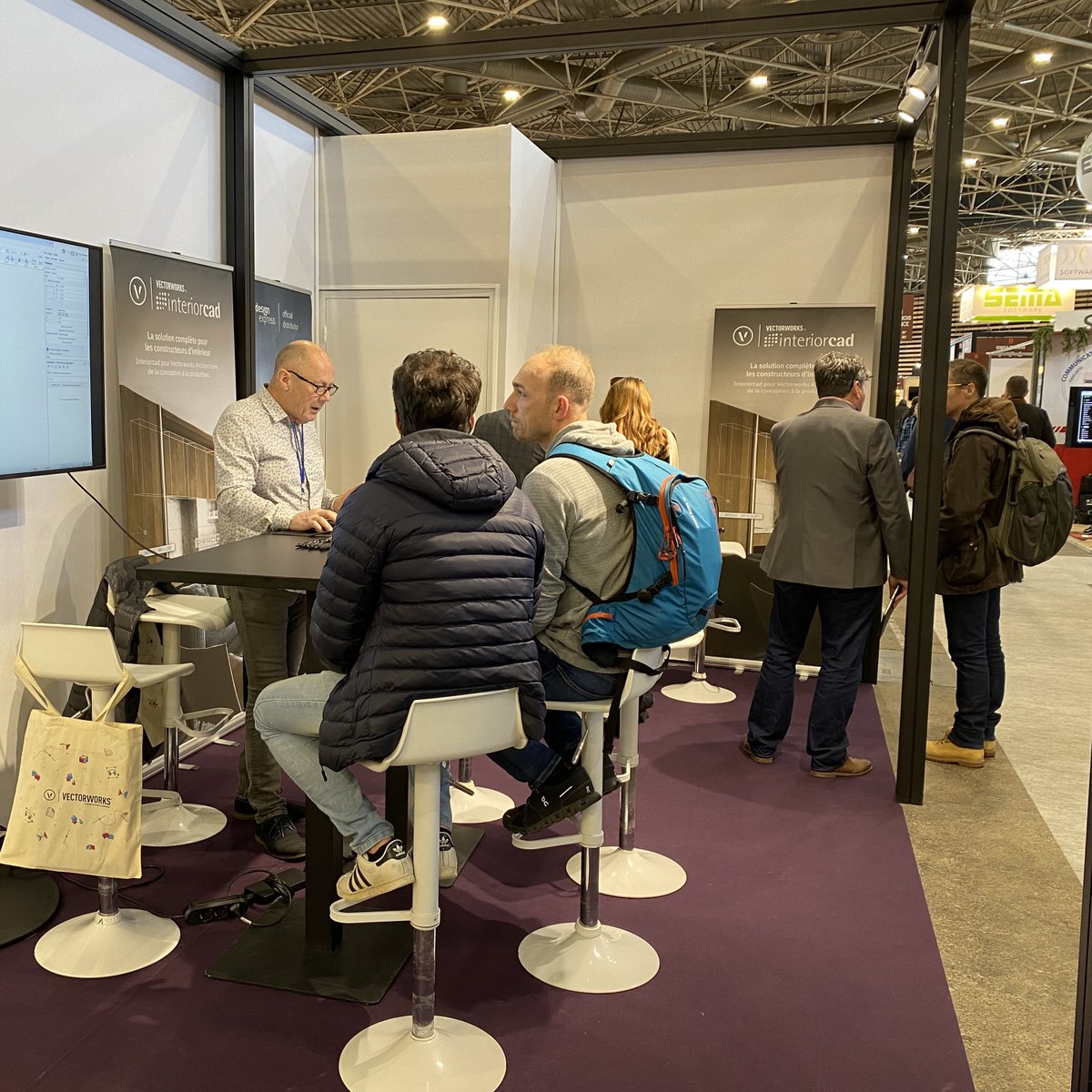 IDAO_Formation's tweet photo. Merci aux nombreux visiteurs du salon @Eurobois2024 d'être passés sur le stand #DesignExpress que nous partagions, nous avons pu vous présenter les fonctionnalités de @Vectorworks avec #Interiorcad pour concevoir vos caissons, armoires, etc. Nous restons ouverts à vos questions🔎 https://t.co/vMdOgA0dE6