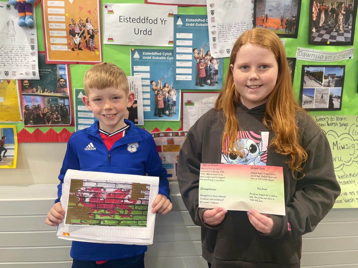 llwyncrwn's tweet photo. We have been celebrating Dydd Miwsig Cymru by making fact files about Welsh singers and bands. Older Criw Cymraeg members visited younger classes to teach them new Welsh songs and took part in our Gymanfa Ganu of Welsh Hymns and Welsh traditional songs! 
Canu ardderchog! 🏴󠁧󠁢󠁷󠁬󠁳󠁿🎶🏴󠁧󠁢󠁷󠁬󠁳󠁿🎶 https://t.co/uDaCF13J7K