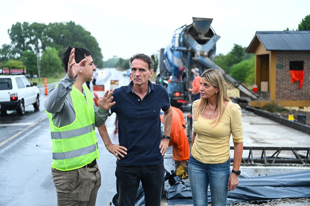 marisafassi's tweet photo. Después estuvimos en Vicente Casares para supervisar los trabajos de repavimentación y ensanche de la Ruta Provincial 205, entre Ezeiza y Cañuelas.

Seguimos trabajando unidos, planificando proyectos que conectan los barrios y mejoran la calidad de vida de nuestra comunidad. https://t.co/BMOnrvN0wV