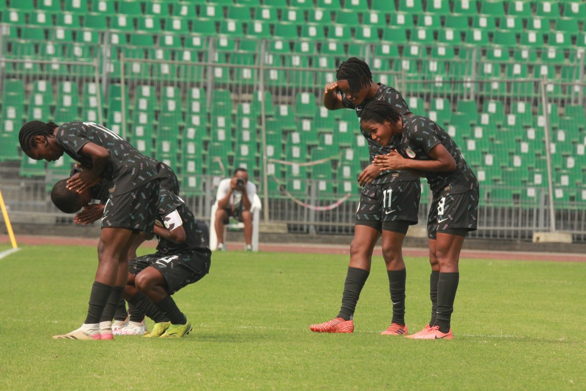 Superfalconshow's tweet photo. FT| Nigeria 🇳🇬 6-0 Central African Republic (C.A.R)🇨🇫 |FIFAU17WWCQ | 2nd Leg.
Chidi Harmony , 2' 14' 90'| 2-0
Kesiena Ojiyovwi 36' | 3-0
Kareem Ramota 55' 85' | 6-0
| 12-0) aggregate.
#TheMTNSuperFalconsShow #SoarFlamingos #NGACAR #FIFAU17WWCQ https://t.co/xd4p518oc1