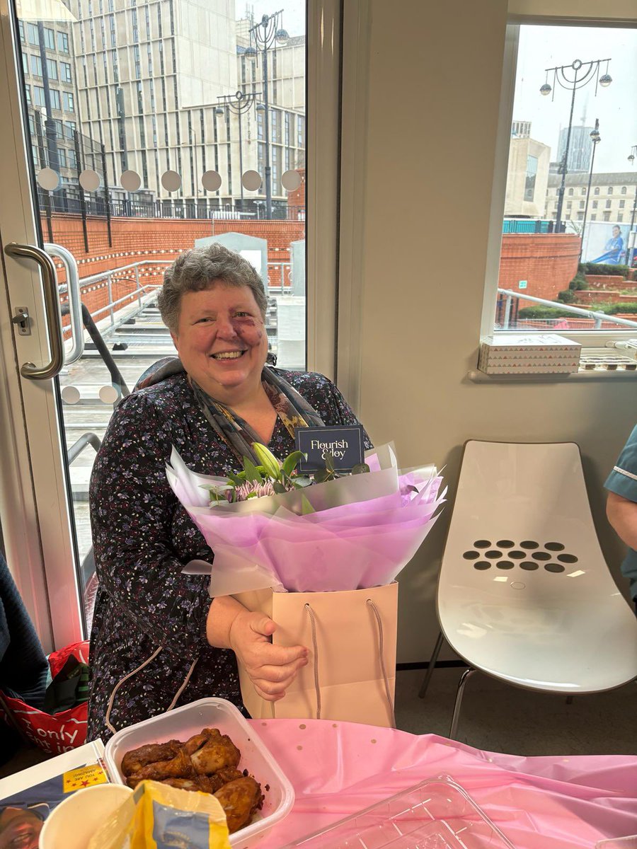 PoyserLaura's tweet photo. @LeedsHospitals today marks the end of 33years in A&amp;E,CDU and now LEOU for Sister Nikki Myers! Happy retirement 💕💕 https://t.co/PC7RXMVKHG