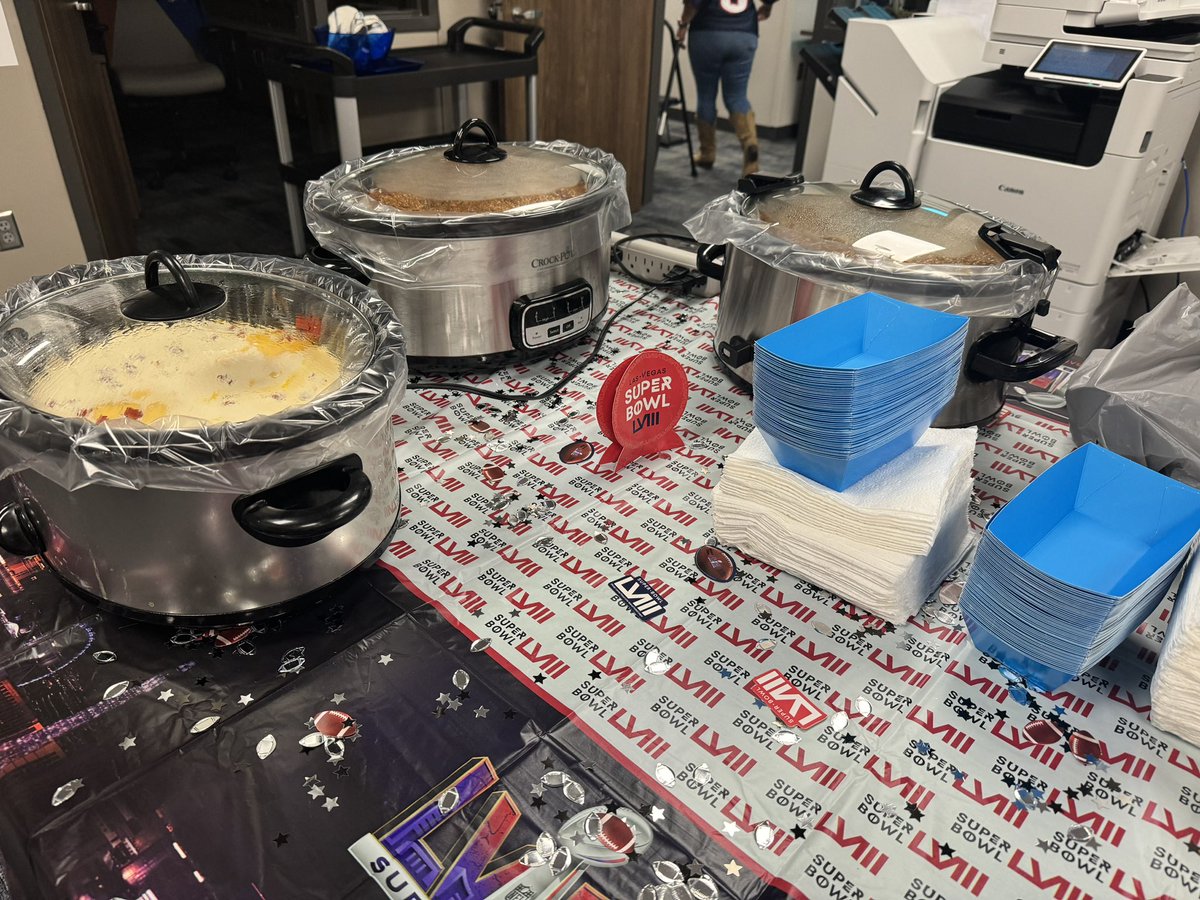 PrinSilliman's tweet photo. It’s a Super Bowl fiesta here @BrosnahanES for Super Bowl 58. Just reminds us that #58isgreat! @CyFairISD #BroncoTough https://t.co/vYDZggd0Wo