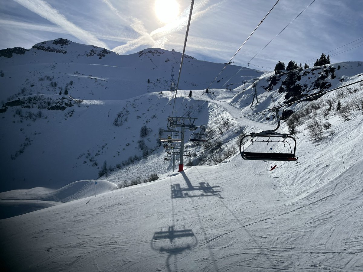 ratherbrunning's tweet image. Good to be back in the high mountains 🇫🇷 🏔️🏂! Conditions are the warmest I’ve had in the alps in the winter ☀️ It’s a worry what we are doing to this beautiful world of ours … 🌎 💜