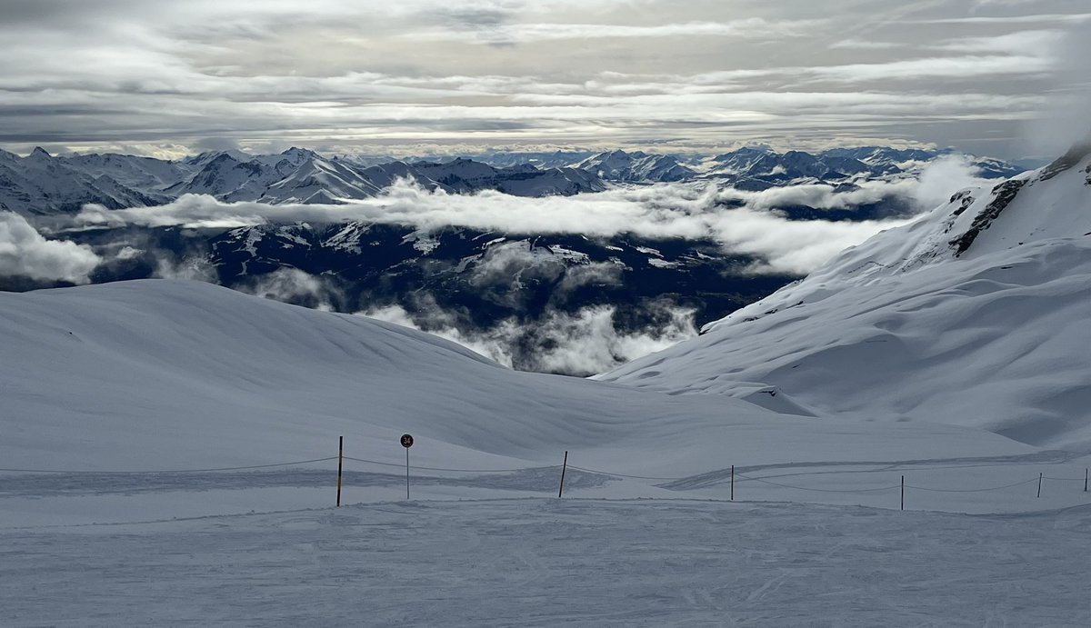 ratherbrunning's tweet image. Good to be back in the high mountains 🇫🇷 🏔️🏂! Conditions are the warmest I’ve had in the alps in the winter ☀️ It’s a worry what we are doing to this beautiful world of ours … 🌎 💜