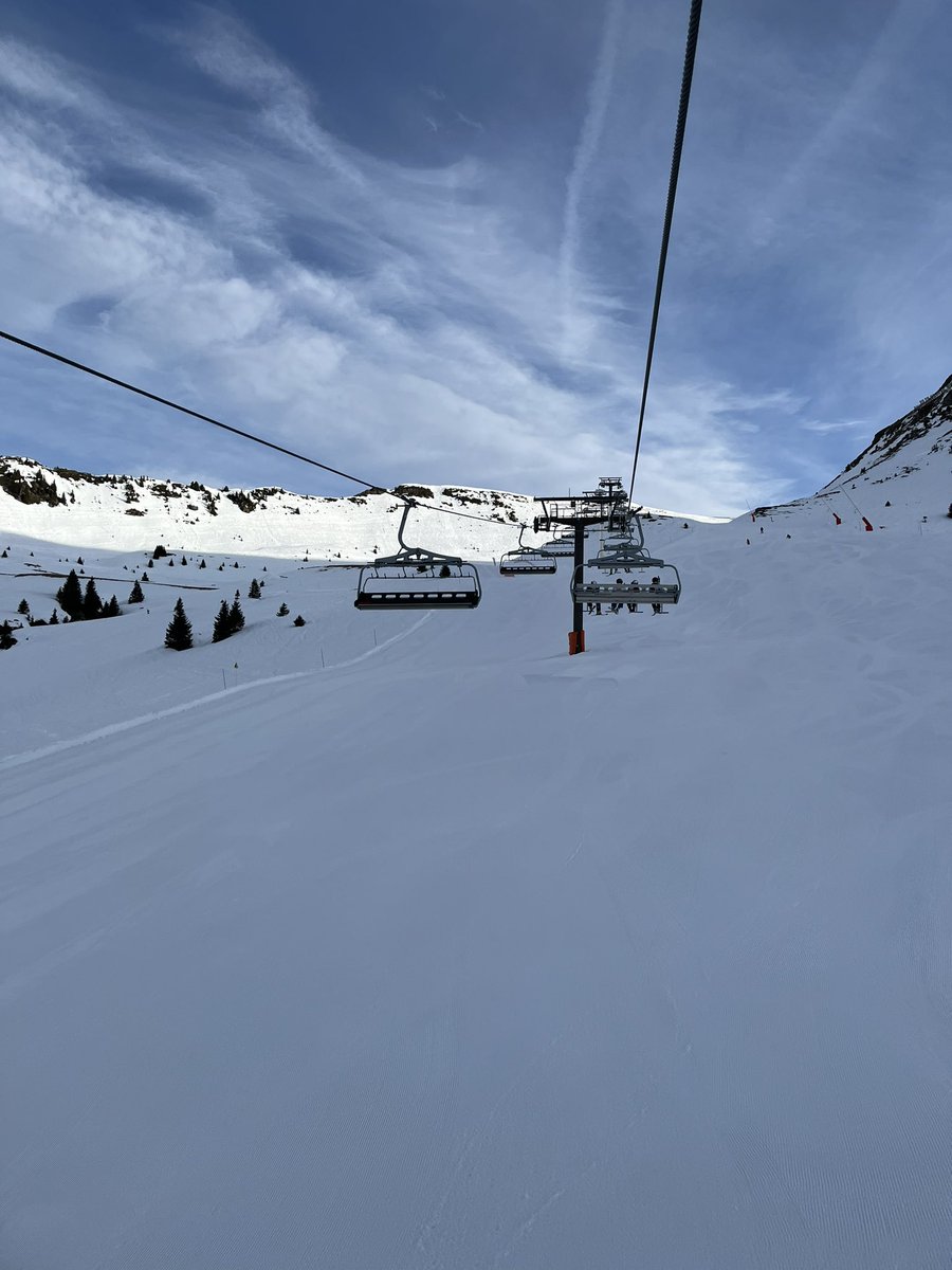 ratherbrunning's tweet image. Good to be back in the high mountains 🇫🇷 🏔️🏂! Conditions are the warmest I’ve had in the alps in the winter ☀️ It’s a worry what we are doing to this beautiful world of ours … 🌎 💜
