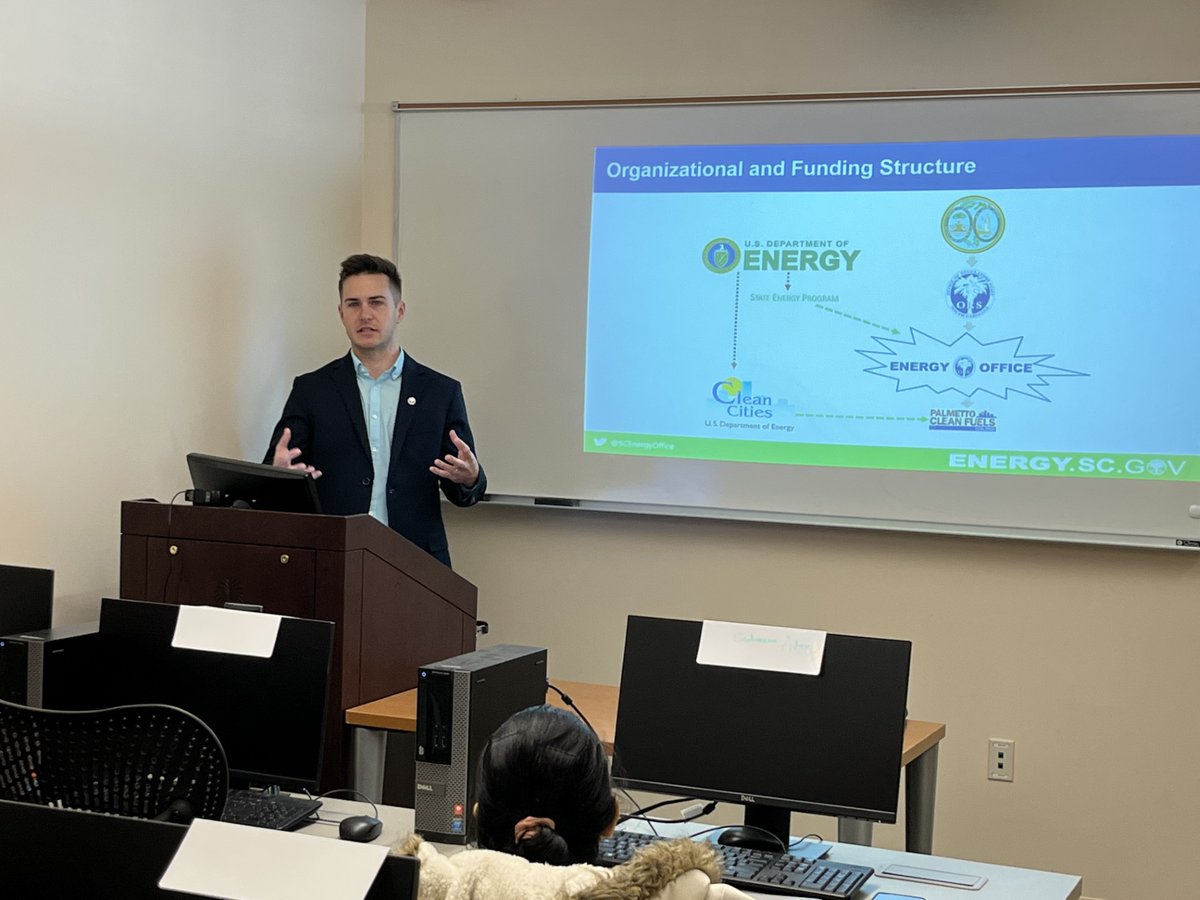 Senior Energy Specialist Sam Christmus presented at The University of South Carolina's Resource Management and Environmental Impact Assessment course. The class, filled with UofSC students of numerous majors, discussed the Energy Office's mission to promote efficient energy!🌟