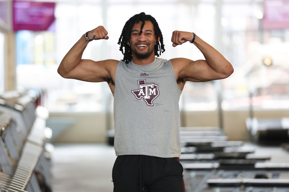 AggieFootball's tweet photo. Friday Flex 💪 

#GigEm https://t.co/8uuNS9mtkZ