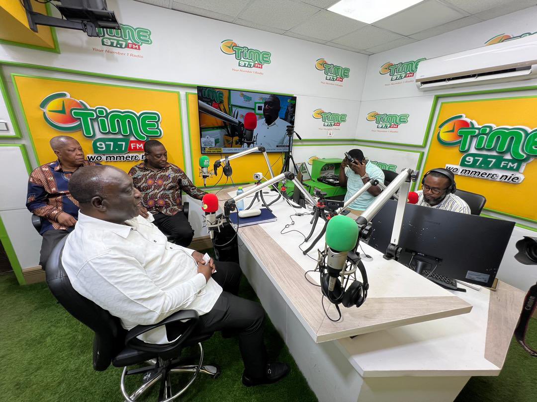 AlanKyerematen's tweet photo. Join Alan Kyerematen on Time fm 97.7 in Kumasi for a transformative discussion.
https://t.co/V8oNwIXN2e
#VoteAlanVoteChange
#ichooseAlan
#jobsandcasheconomy
#MovementforChange
#AlanSpeaks https://t.co/qjmHxN6PeS
