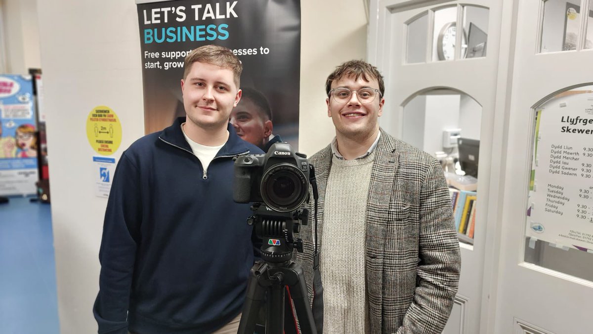 【Ｌｅｔ’ｓ　Ｔａｌｋ　Ｂｕｓｉｎｅｓｓ　（Ｓｔｕｄｅｎｔ）】 Tom Broad, a 2nd year Business Management student from @SwanseaUni has joined us over the past 5 weeks to experience hands-on agency life. Here’s Tom with Matt, our digital exec, at an @BusinessinNPT event!