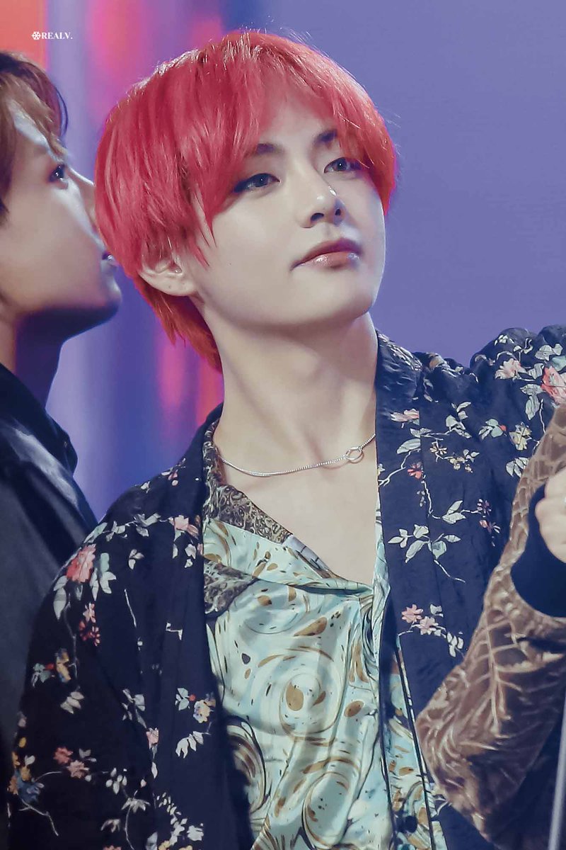 REALV1230's tweet photo. 181201 MMA  고화질        

ARMY 여러분
새해 복 많이 받으세요!!
2024년도 태형이와 함께 행복하세요 !
저도 잘 부탁드려요 !
(한복사진 찾다보니 18년도 사진이네요🤭)

 #뷔 #V #TAETAE #taehyung #태형 #김태형 #태태 #방탄소년단 #BTS #防弾少年団 #BTSV @BTS_twt https://t.co/oQkRaUMRRa