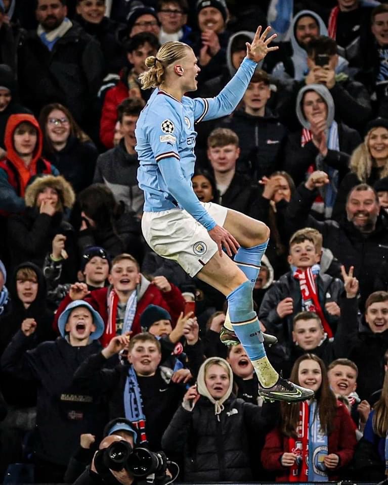 MadridUniversal's tweet image. Florentino's dream would be to get both Kylian Mbappé annd Erling Haaland under the same roof at the Bernabéu and, if he could, at the same time.

— @PacojoSER