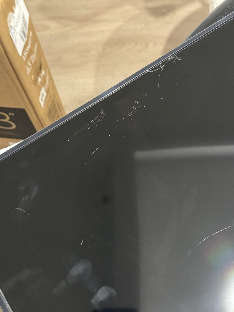 albanano's tweet photo. @BestBuy this is how I receive my tv today https://t.co/GTI8WI2cA8